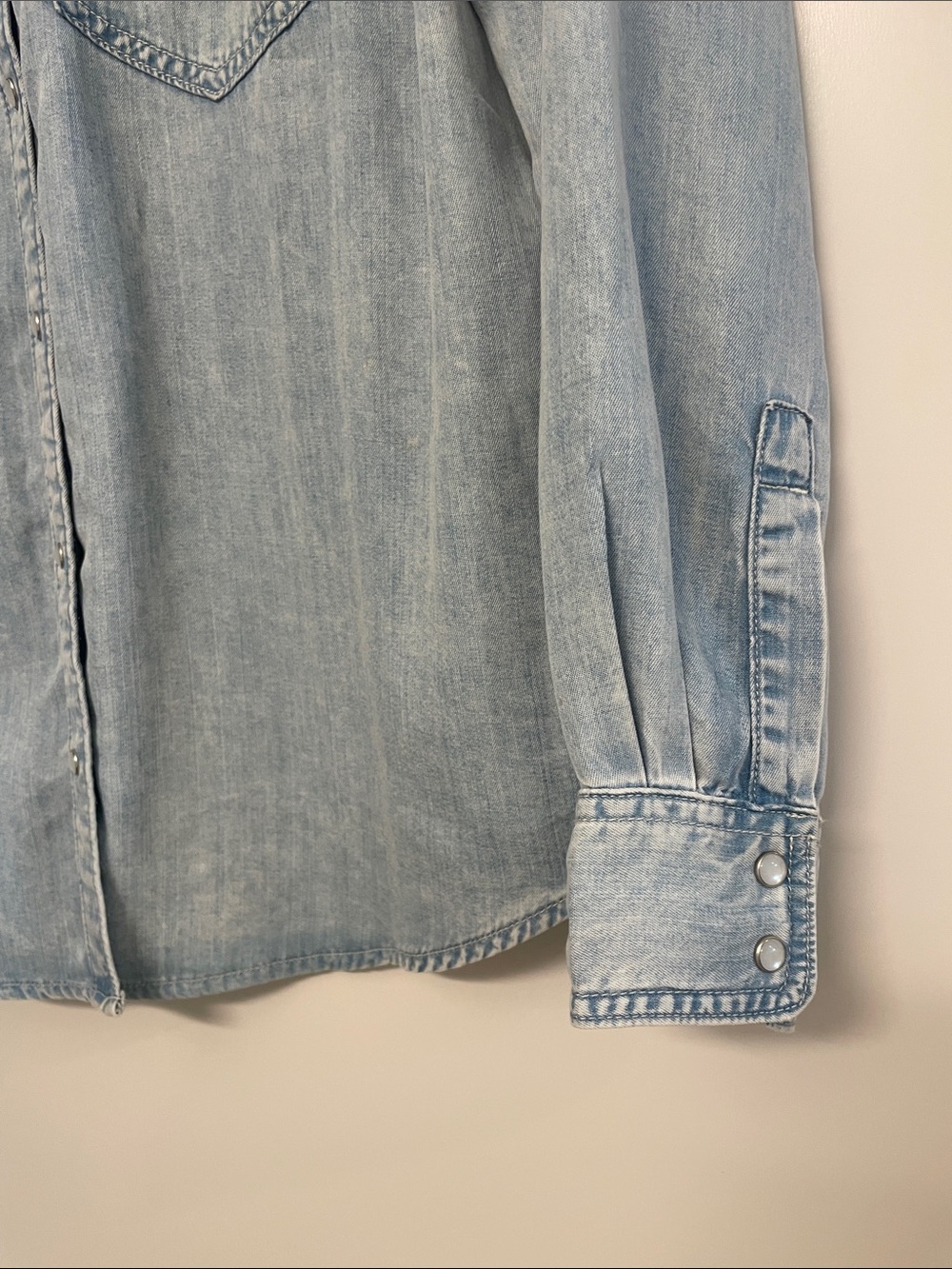 Levi's Light Blue Denim Western Shirt - Picture 4 of 4